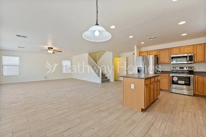 4 bed, 3.0 bath, 2529 sqft, $2,145 — Photo 4