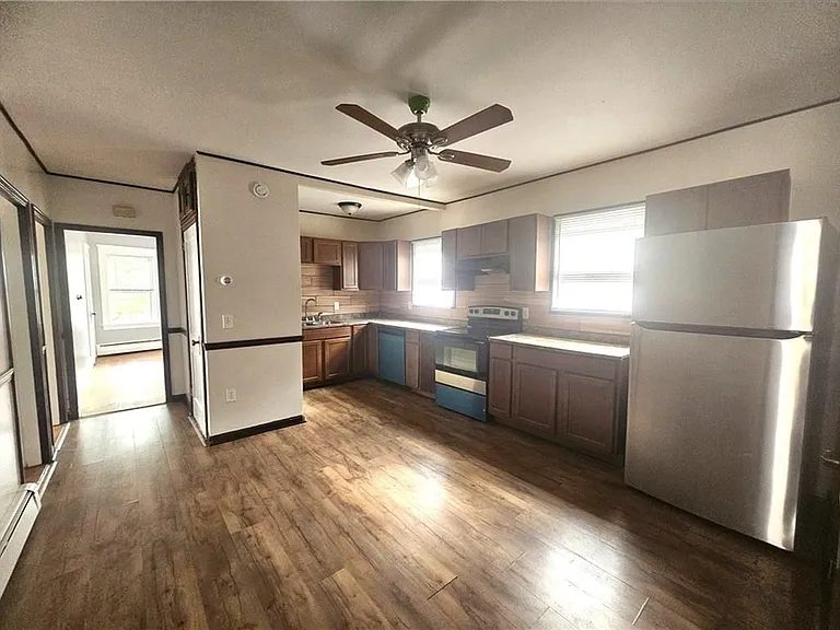 256 Japonica St — Photo 2