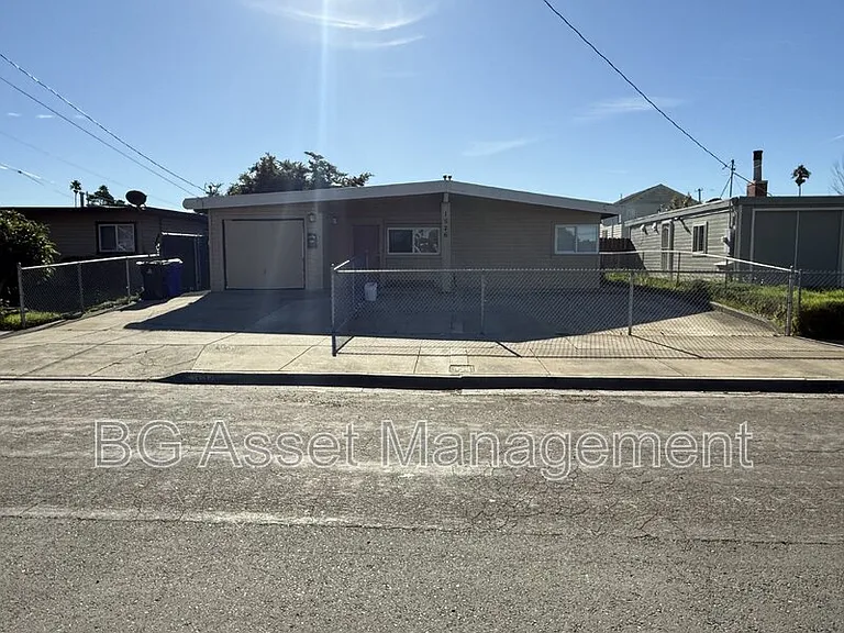 1526 Visalia Ave — Photo 22