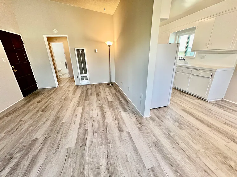 2516 Mathews Ave #4 — Photo 2