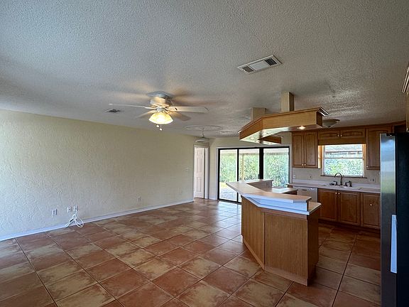 3rd image of 50 Oak Tree Dr