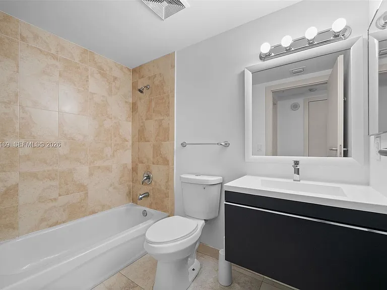 7918 Harbor Island Dr #311 — Photo 18