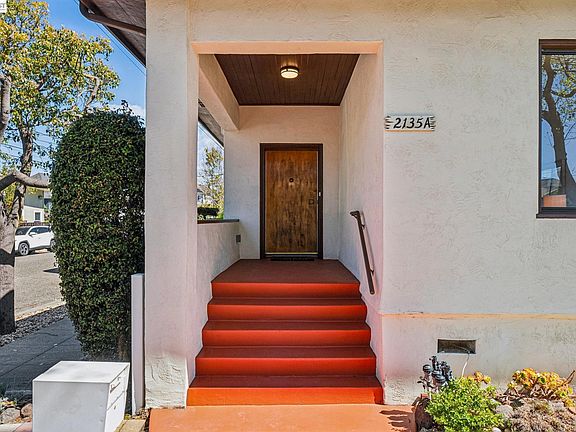 3rd image of 2135 Buena Vista Ave