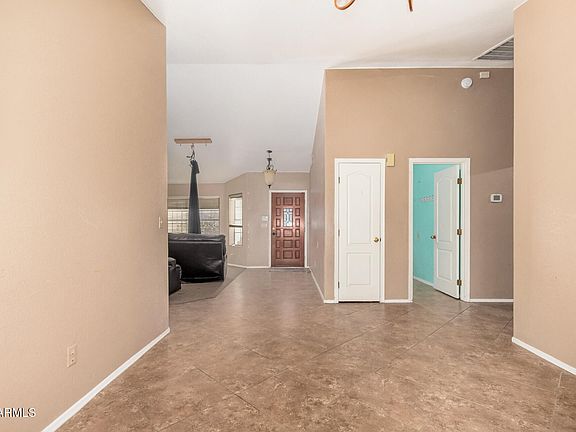 3rd image of 7146 W VOLTAIRE Avenue
