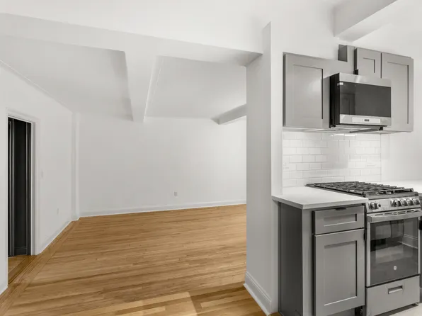 10 Park Avenue image 1 of 12