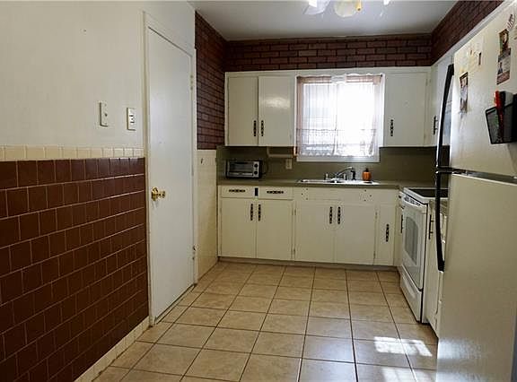 5th image of 2033 Barrow St