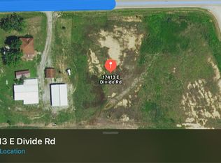 17413 E Divide Rd, Texico, IL 62889