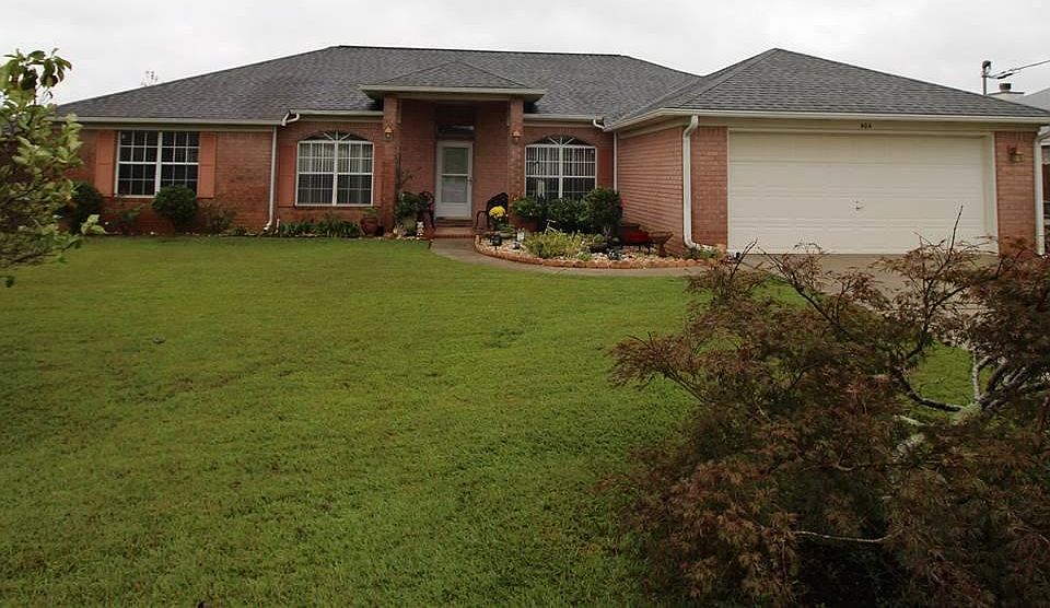 1st image of 404 Thorn Ct