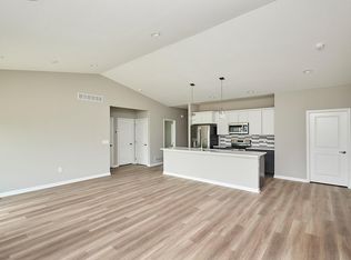 663 91st St, West Des Moines, IA 50266