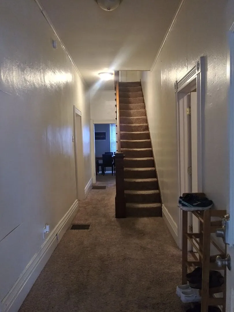 416 S. Dunn — Photo 3