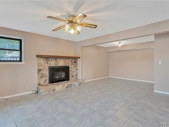 4th image of 2144 Singing Oaks Dr