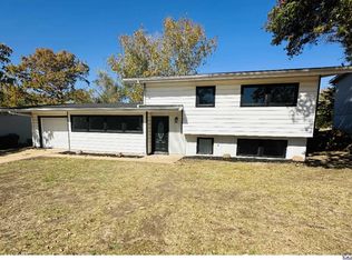 3618 SW 31st St, Topeka, KS 66614