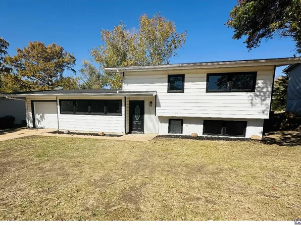 3618 SW 31st St, Topeka, KS 66614