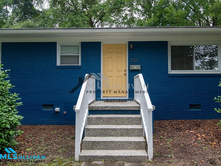 1021 Sedgefield St — Photo 4
