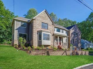 11 Woodlawn Dr, Chatham Twp, NJ 07928