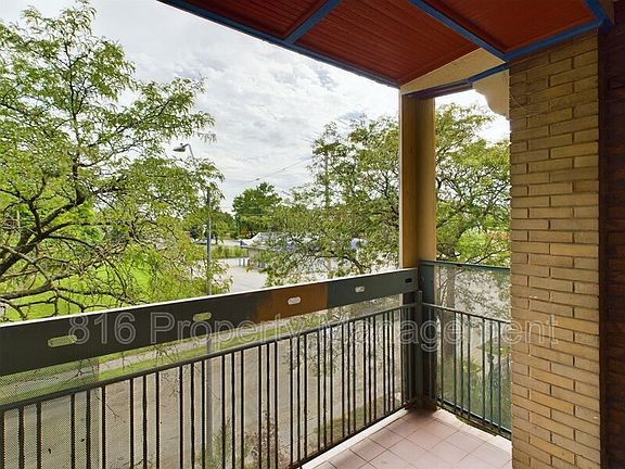 3rd image of 1110 E 40th St APT 1