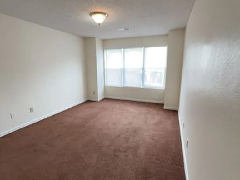 Creekwood Apartments — Photo 23