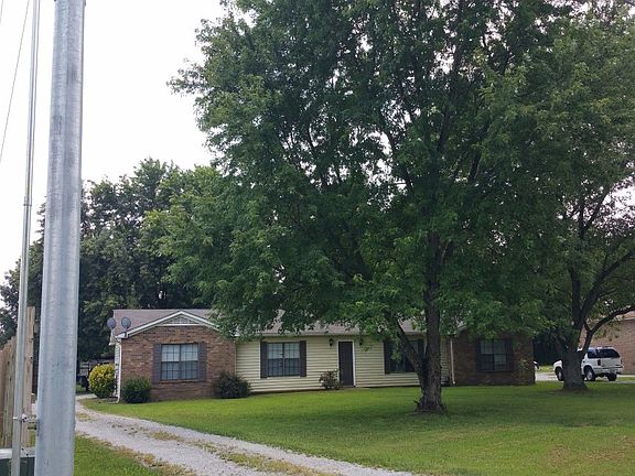 3rd image of 176 Caroline Dr
