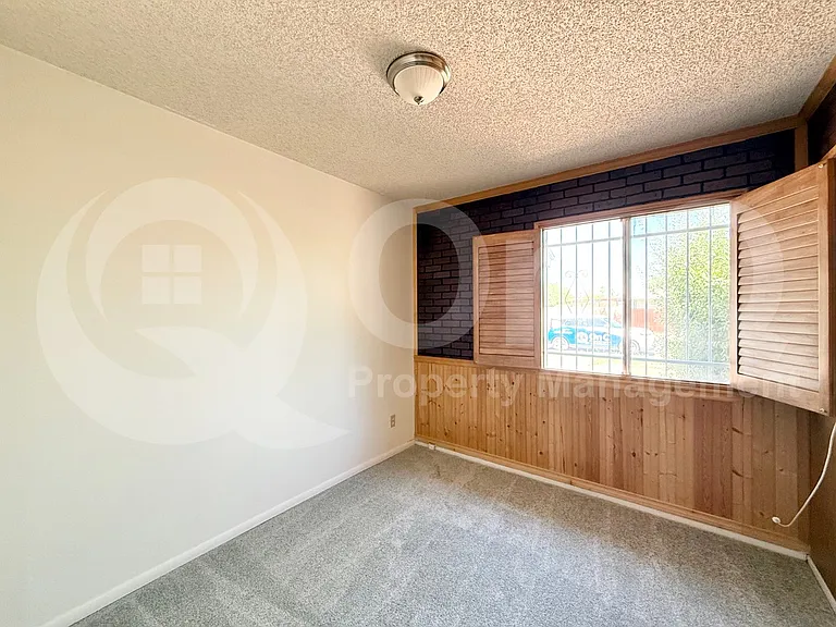 5208 S 40th Pl — Photo 10