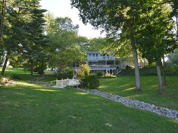 4th image of 660 Blue Springs Blvd