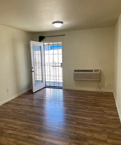 415 E Flora St #1-13 — Photo 16