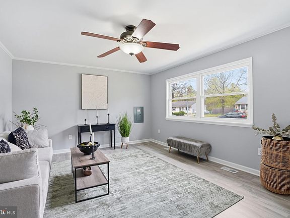5th image of 228 Coville Dr
