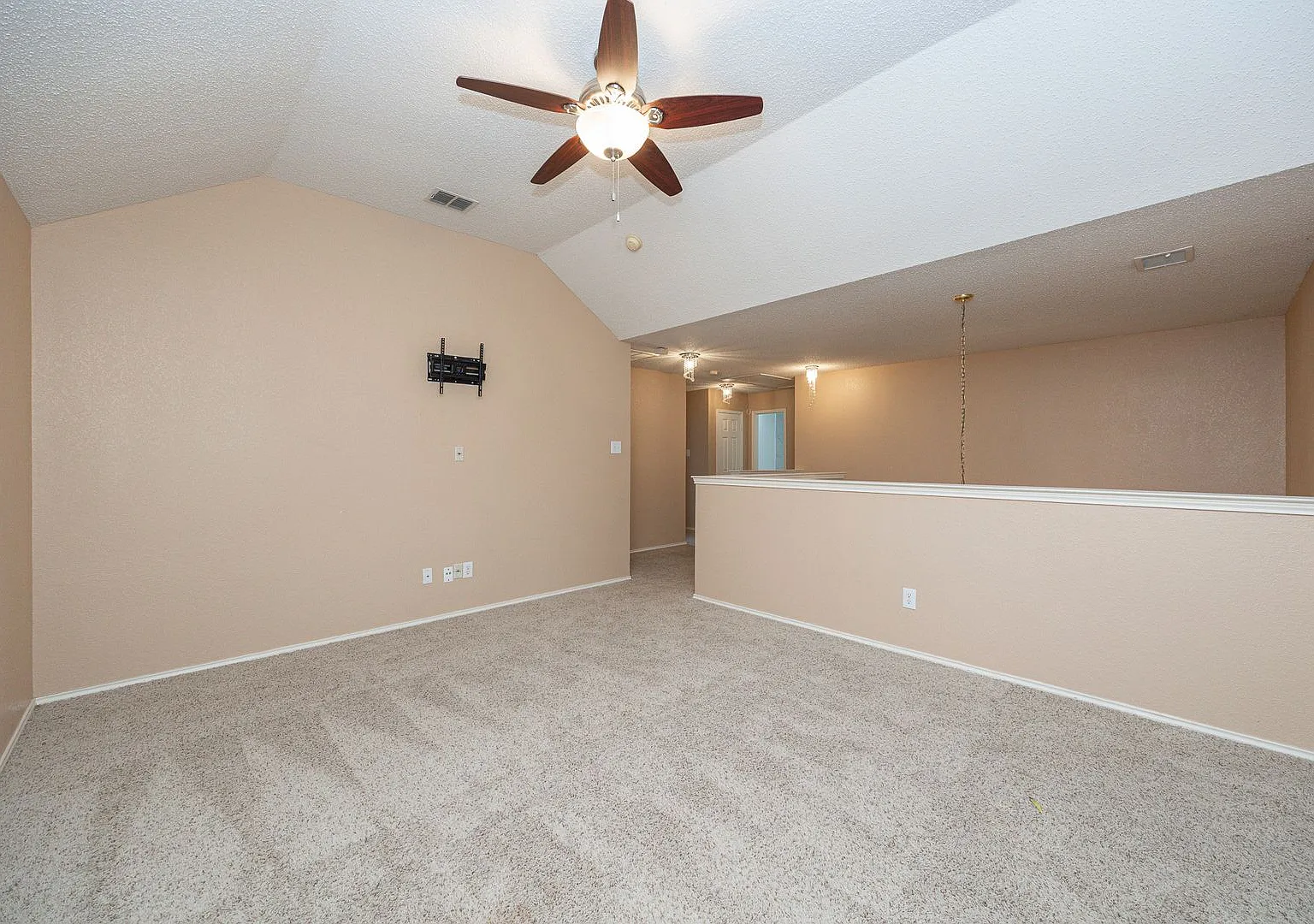 Spacious 4 Bed, 3 Bath Home in Top-Rated Allen ISD — Photo 2