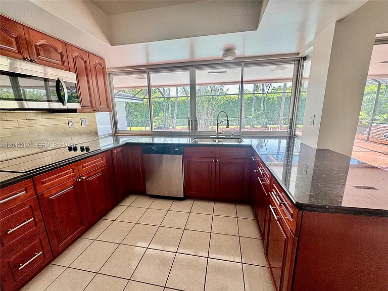 7600 SW 174th St — Photo 13