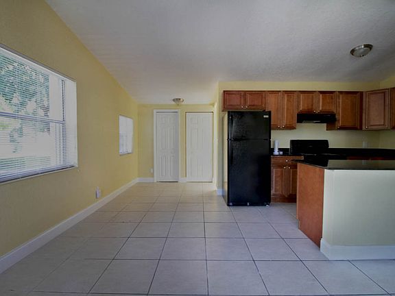 3rd image of 1607 NW 16th St