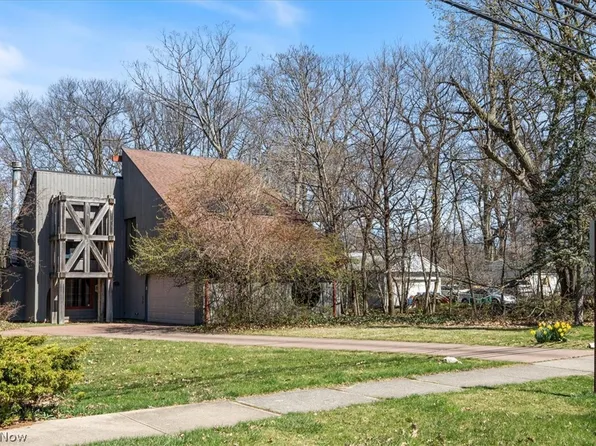 26716 E Oviatt Rd, Bay Village, OH 44140