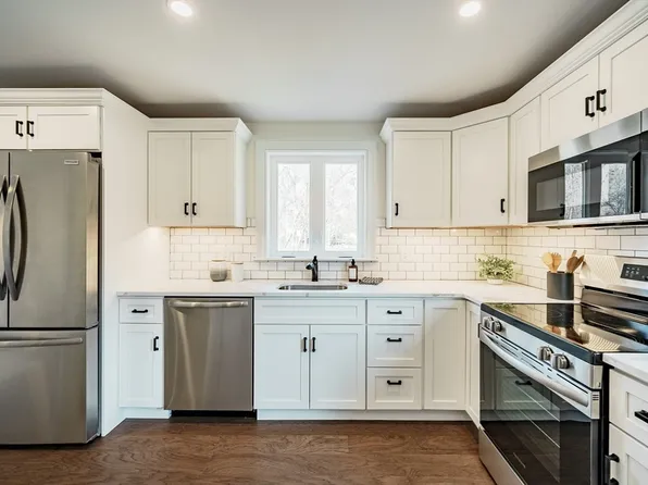 41 Leverett Rd, Amherst, MA 01002