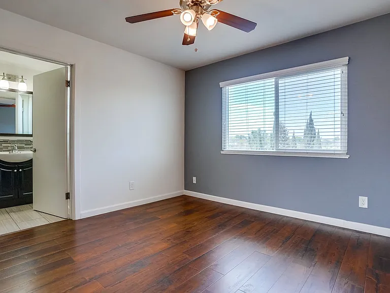 821 N. Austin Ave — Photo 37