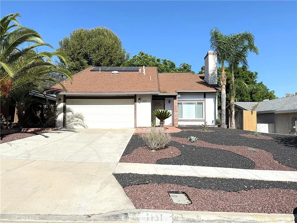 5 bed, 2.5 bath, 1895 sqft, $3,500 — Photo 1