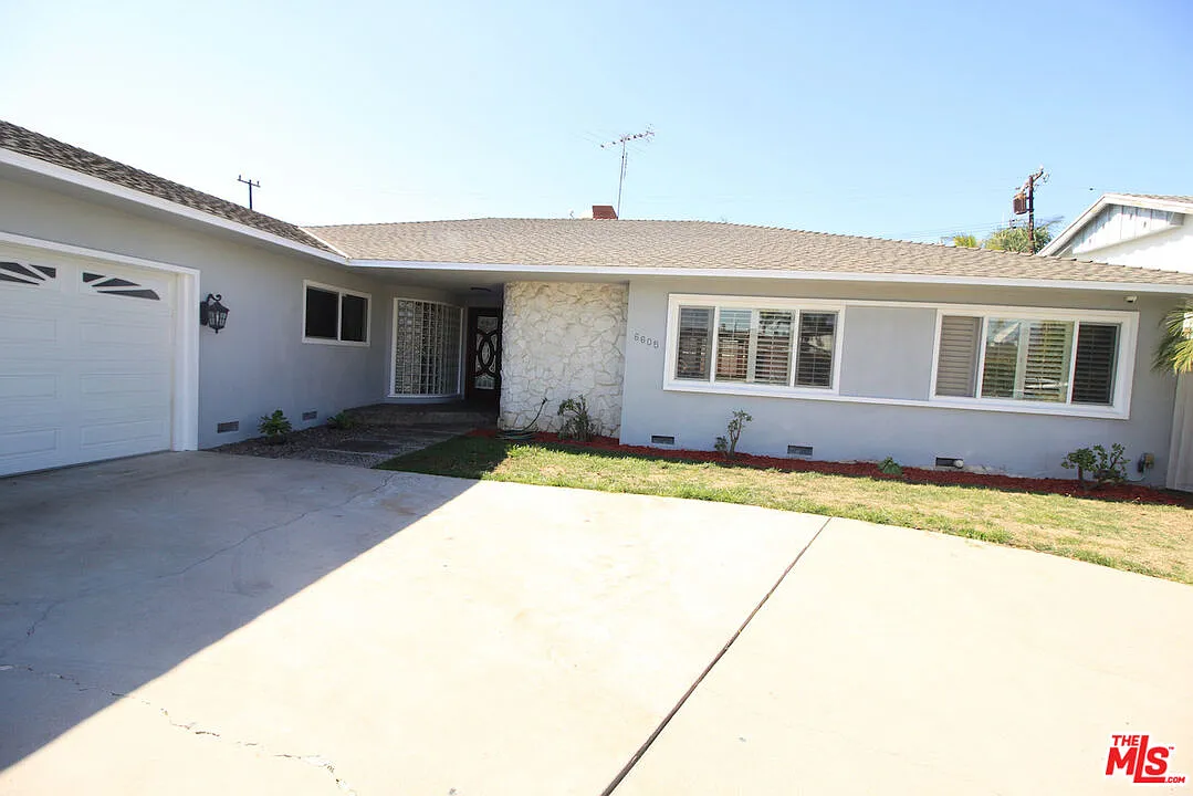 4 bed, 4.0 bath, 3063 sqft, $14,000 — Photo 3