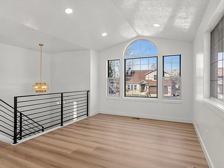 2164 N 1450 E — Photo 5