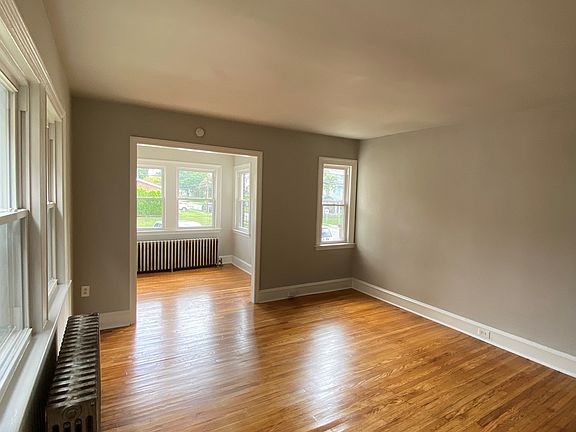 5th image of 104 W Ashland Ave #D