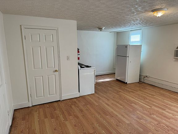 5th image of 123 W Burke St #401