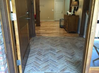 1247 S Greentree Ave, Springfield, MO 65809