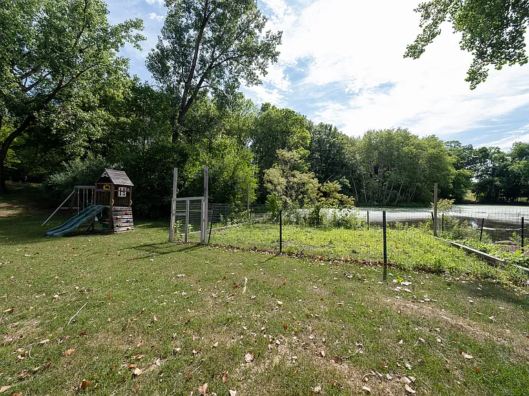 8514 Underwood Ln N — Photo 26
