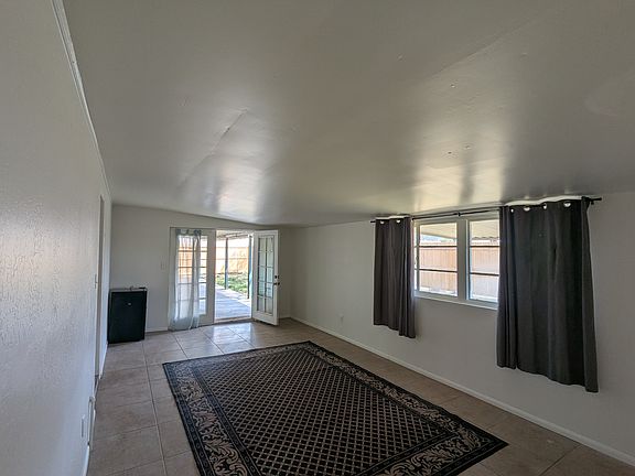 3rd image of 739 E Vista Del Cerro Dr