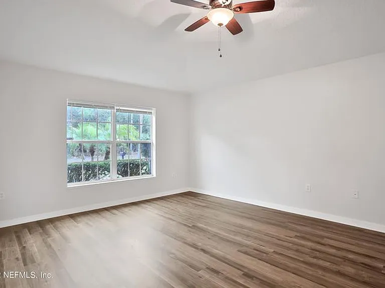 11 Wheatfield Dr — Photo 19