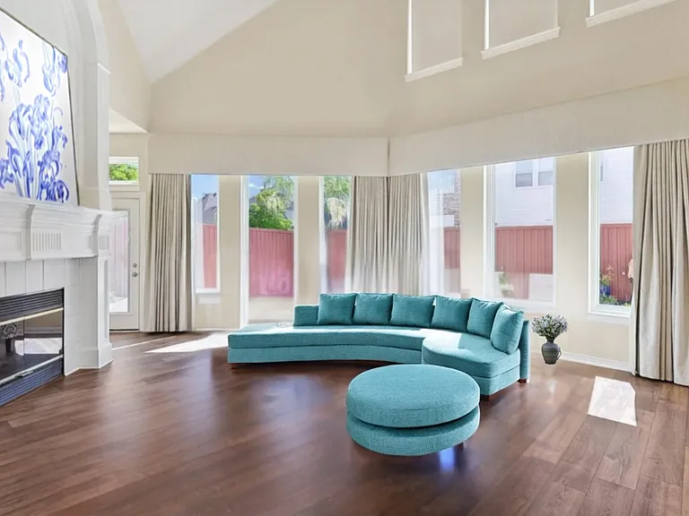 4568 Saint James Dr — Photo 3