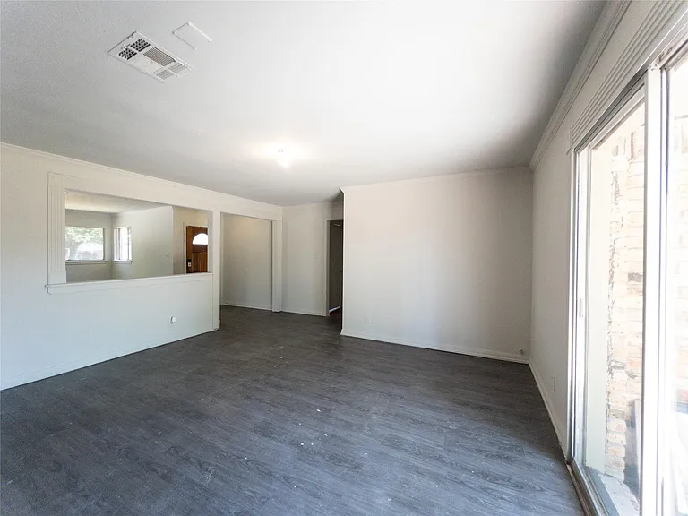 814 Eastlake St — Photo 22