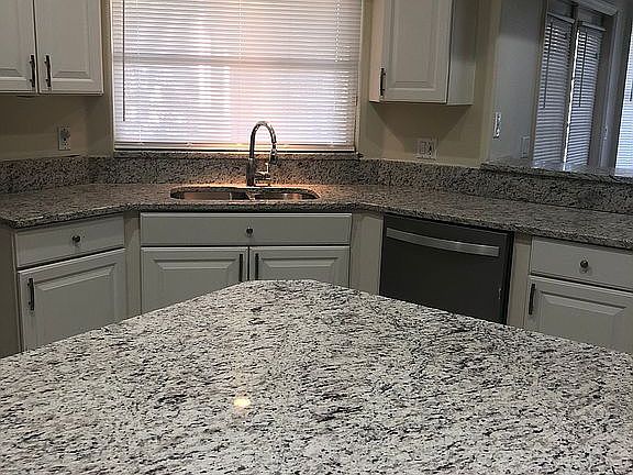 4th image of 114 Burbank Dr