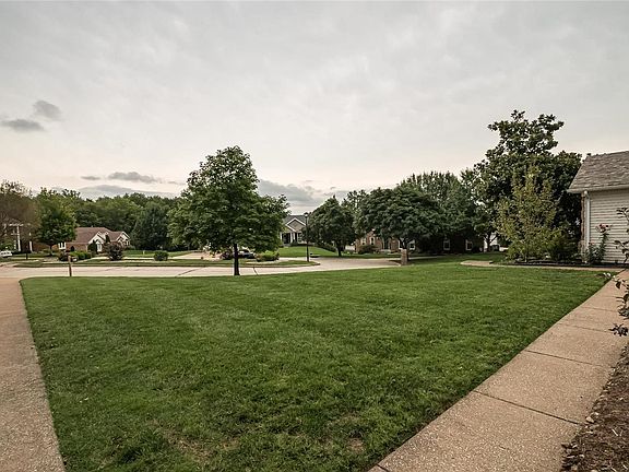 3rd image of 4983 Southridge Park Dr