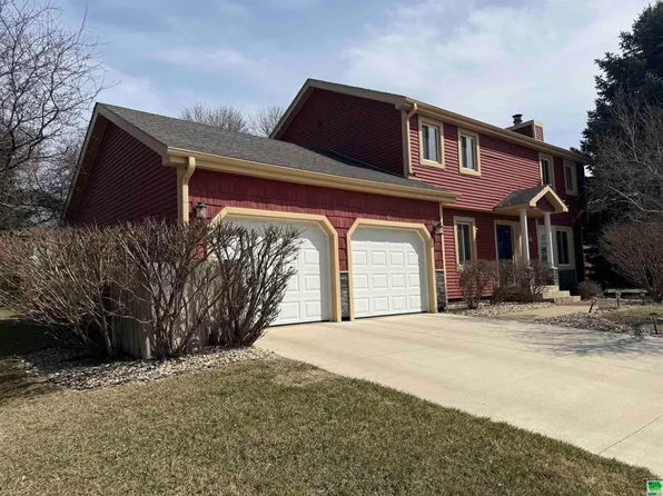 4536 Cheyenne Blvd, Sioux City, IA 51104