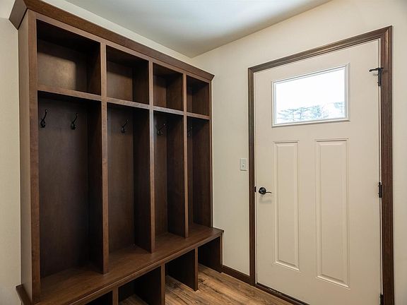 3rd image of 610 STILL WATERS LANE