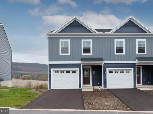 165 Highpoint Park Dr, Pleasant Gap, PA 16823
