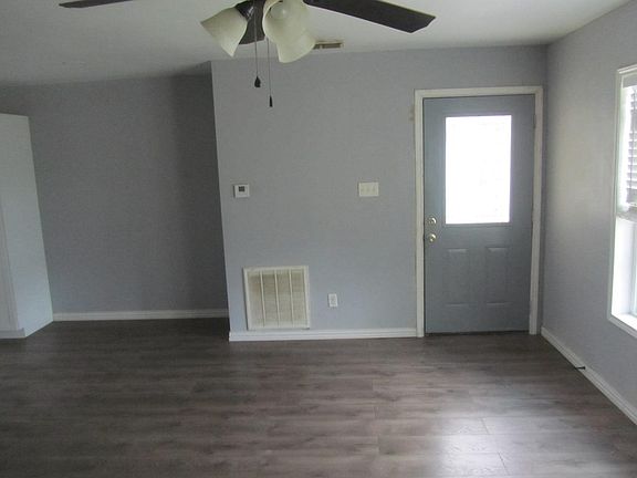 4th image of 412 Paul Pl