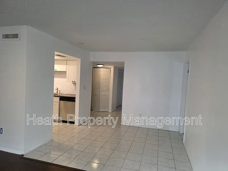 3 bed, 2.0 bath, 1140 sqft, $2,495 — Photo 2